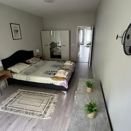 Apartment 2-стаен с безплатен паркинг на локация *
